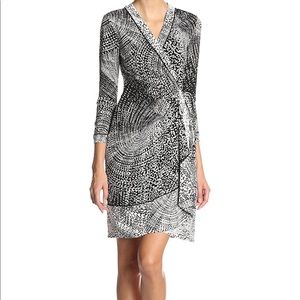 BCBGMAXAZRIA .. WRAP DRESS ..